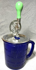 Manual Hand-Crank Handheld Mixer Set w/ Beaters & 2-Cup Measuring Cup