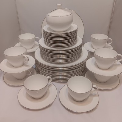 Choice Item Royal Worcester Vintage Bone China Snow Z2699-2 Platinum Trim
