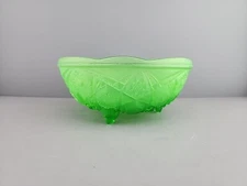 Vintage Glass Jeannette 3 Footed Bowl Green Ombre Flash W/Hobstar