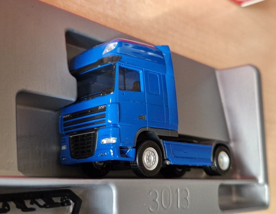 Herpa 154666-002 DAF 105 XF SSC trattore stradale neutro blu 1:87 OVP - Immagine 2 di 3