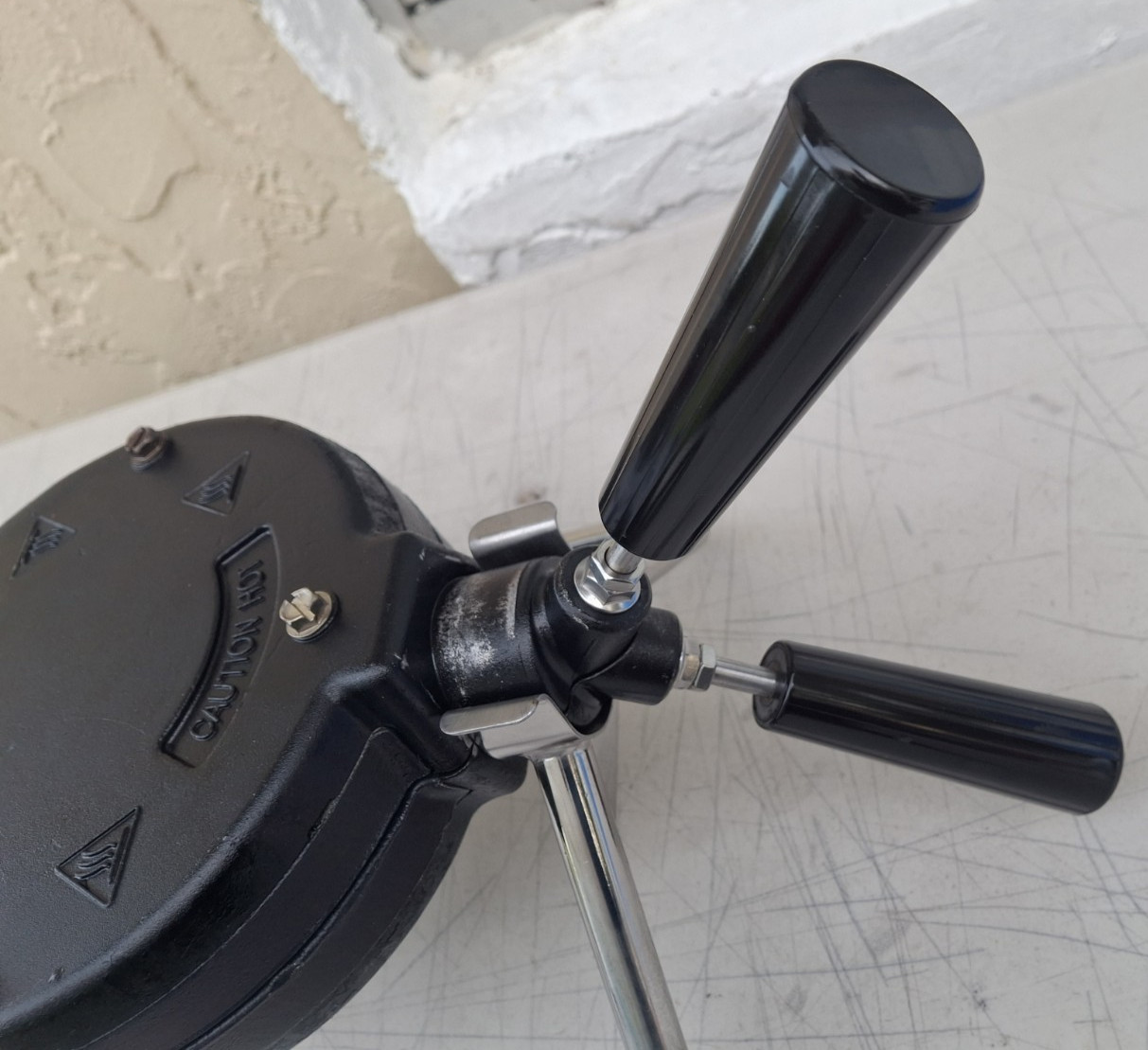 Golden Malted Carbon's Belgium Waffle Maker 120V Iron BakerModel RT-P commercial