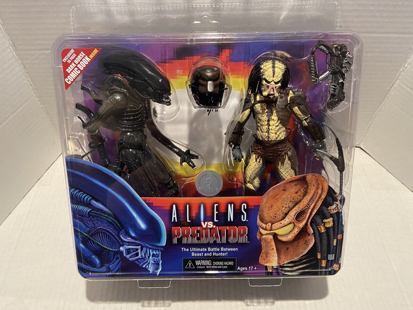 NECA Alien vs Predator 2-Pack 2015 Toys R Us Exclusive Authentic Sealed EX Cond