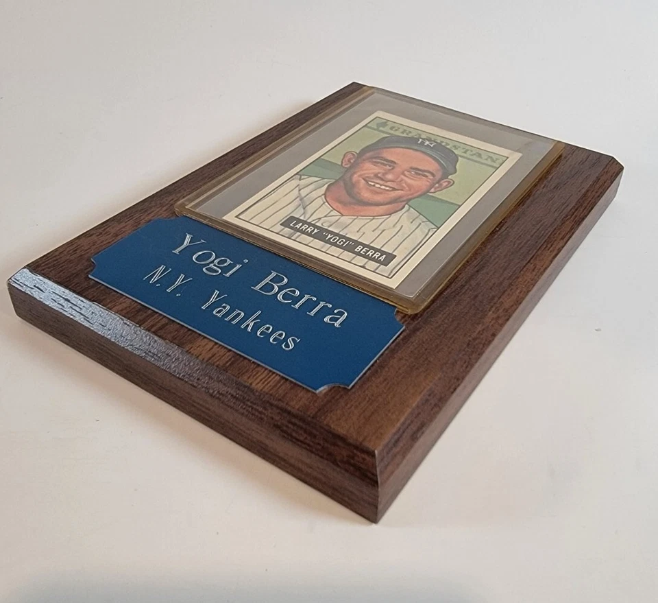Tarjeta de reimpresión Yogi Berra Player Plaque 51 Bowman Dover Foto 4 de 4