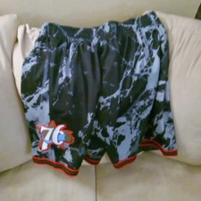 Philadelphia 76ers Mens XL  Mitchell & Ness Swingman SHORTS 2000s Black Red NWT