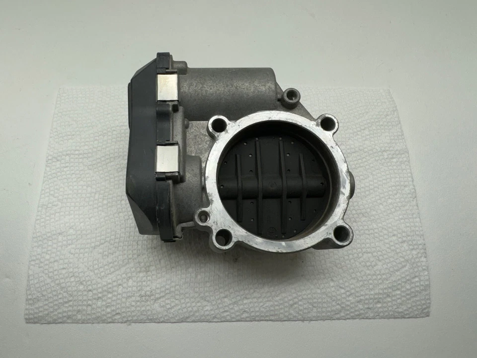 Carrocería del acelerador original barato Audi A6 Quattro 3,0 L 2009 2010 2011 2012 2013-2018 Foto 3 de 4