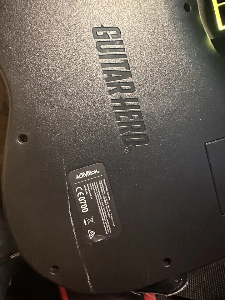 Guitarra ACTIVISION HERO POWER Inalámbrica Negra Dorada Xbox 360 PS3 SIN Dongle con Correa Foto 4 de 4