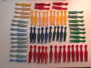 VTG MID CENTURY MASTRO PLASTIC CLOTHES PINS 1950's lOT OF 60