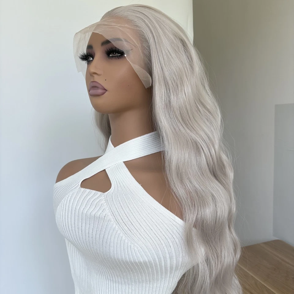 Peluca frontal de encaje en T resistente al calor pre arrancada gris plateado larga ondulada Foto 4 de 4