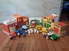 Vintage 1973 Fisher-Price Little People Play Family Village #997 READ