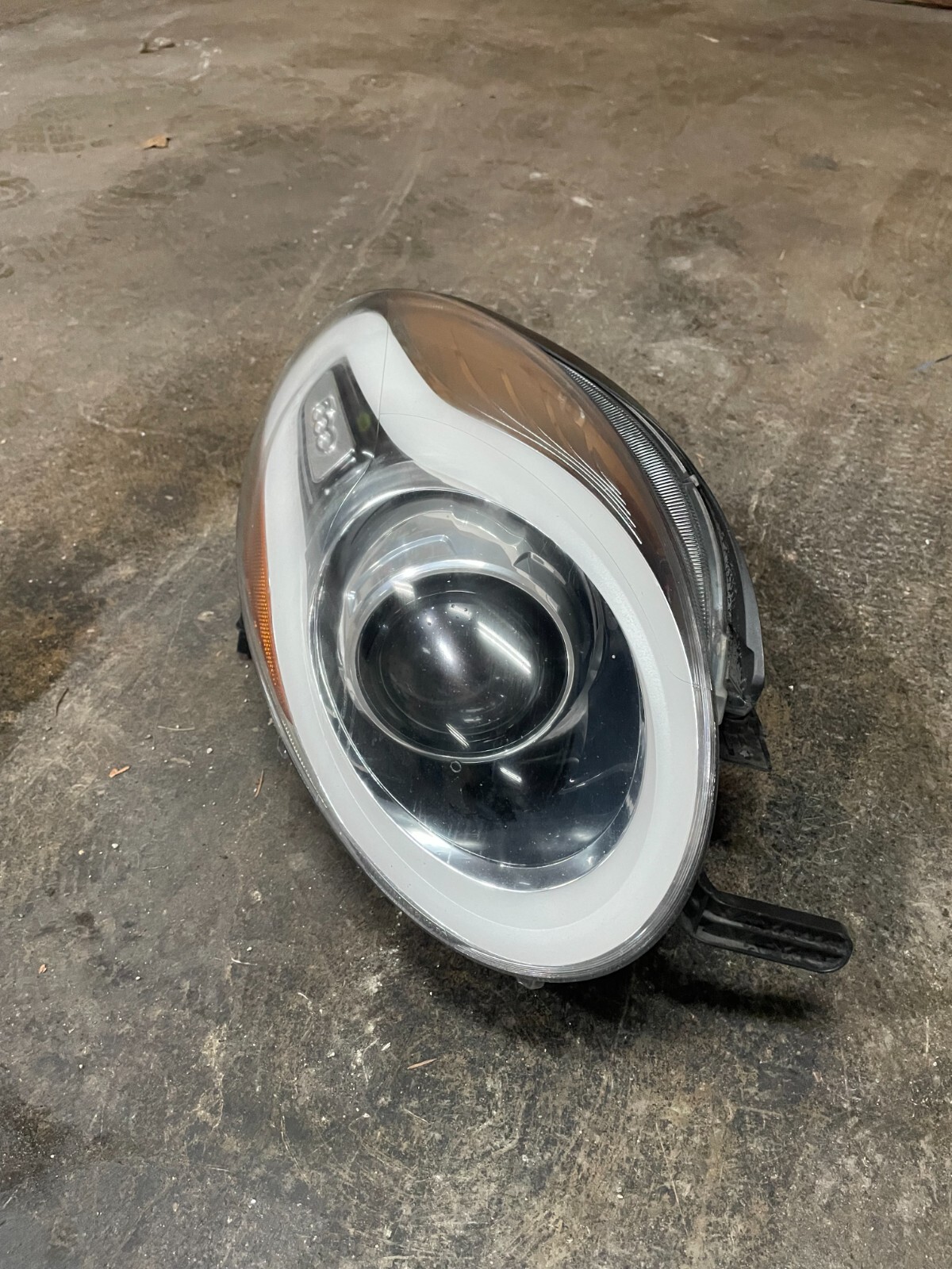 Used Right Headlight Assembly fits: 2014  Fiat 500 4 Dr Right