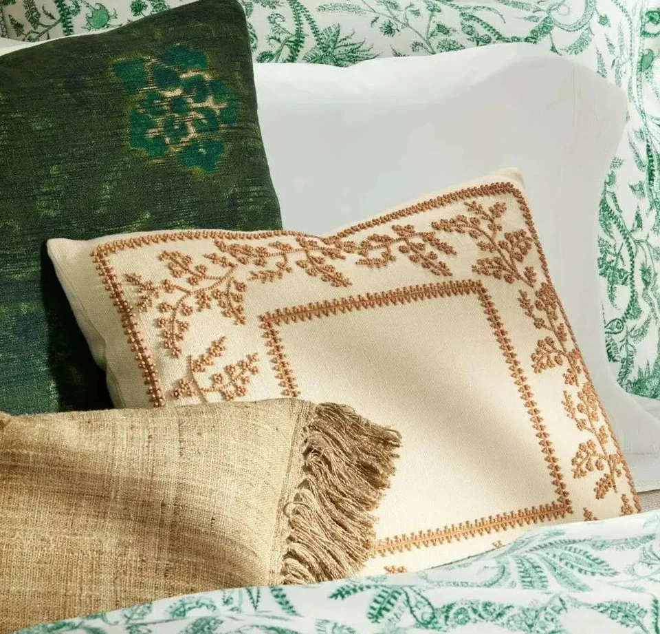 NUEVO CON ETIQUETAS ALMOHADA DECORATIVA CON CUENTAS RALPH LAUREN ® "ROSLYN" 18" X 18" PRECIO DE VENTA SUGERIDO POR EL FABRICANTE - $355.00 Foto 4 de 4