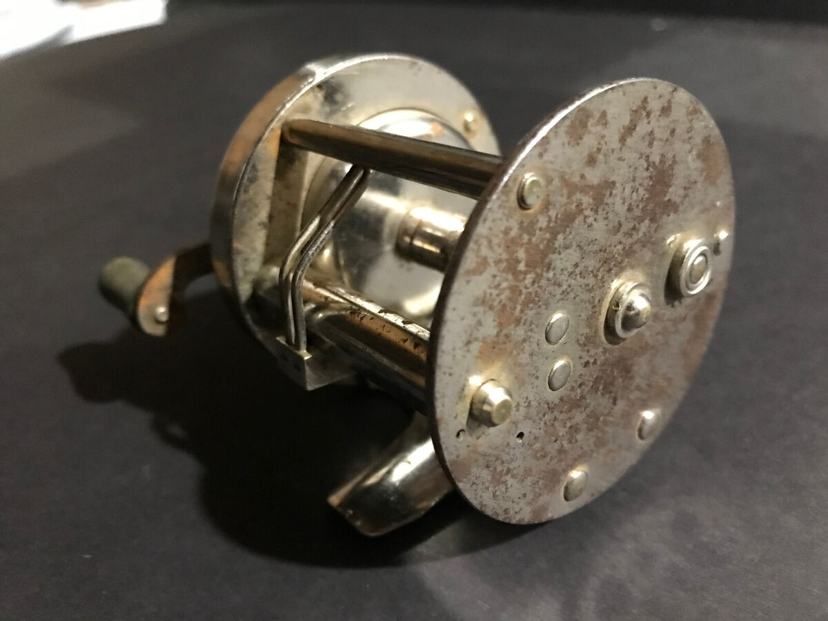 Vintage Bronson® Comet™ 2400B Metal Fishing Rod Casting Reel Vintage Bronson® Comet™ 2400B Metal Fishing Rod Casting Reel