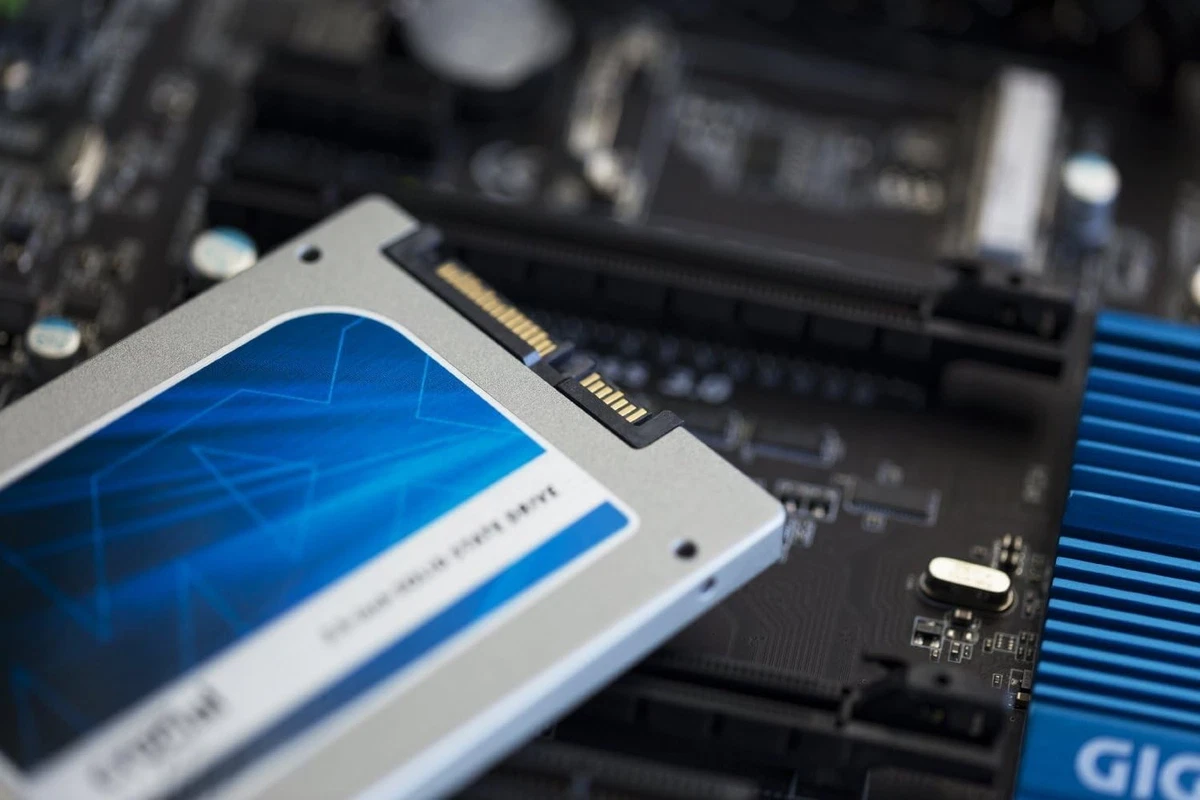 SSD interno Crucial MX100 256 GB 2,5 pulgadas SATA III 6 Gb/s - CT256MX100SSD1