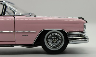 1959 Cadillac Series 62 Convertible, Danbury Mint 1:24 Pink w