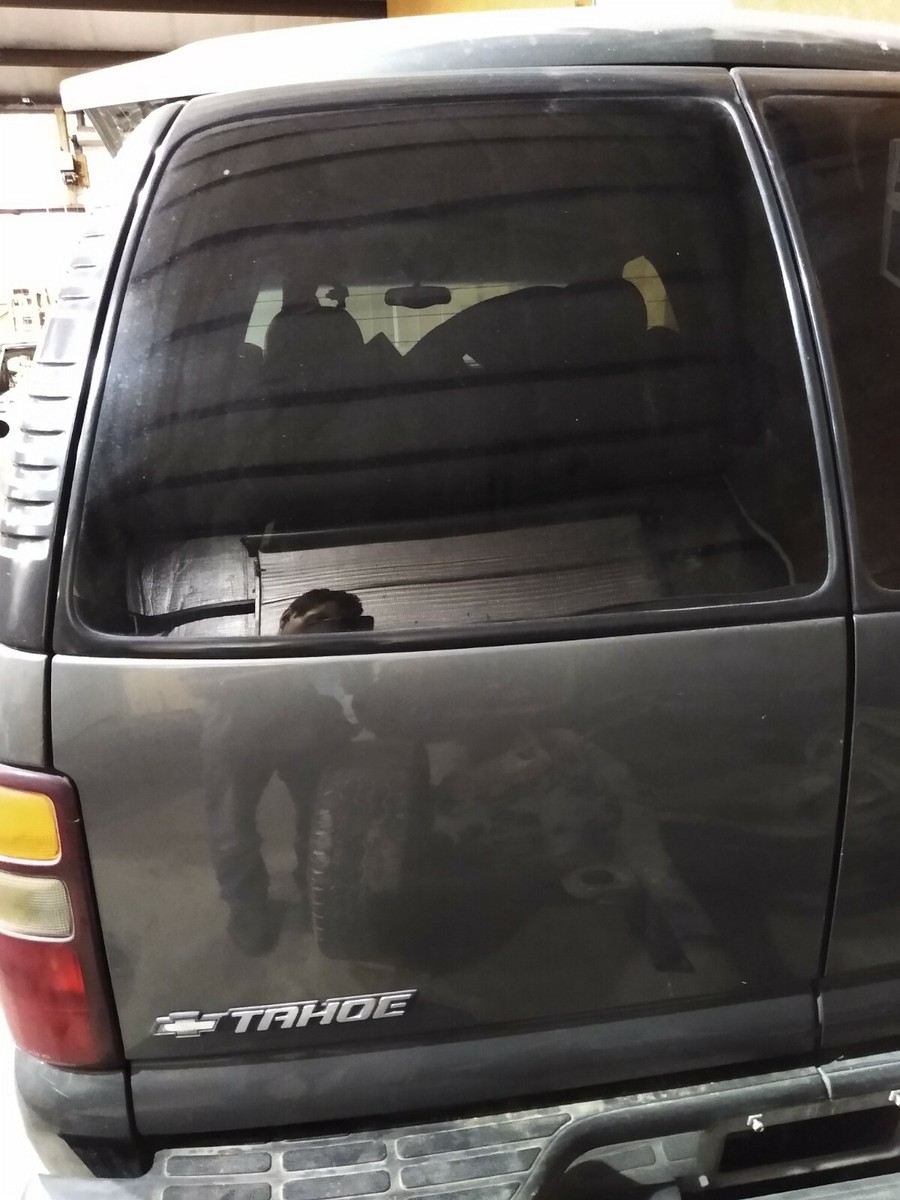 1 1995-'99 LH Rear Cargo Door Tri Suburban, Tahoe & Yukon P/N