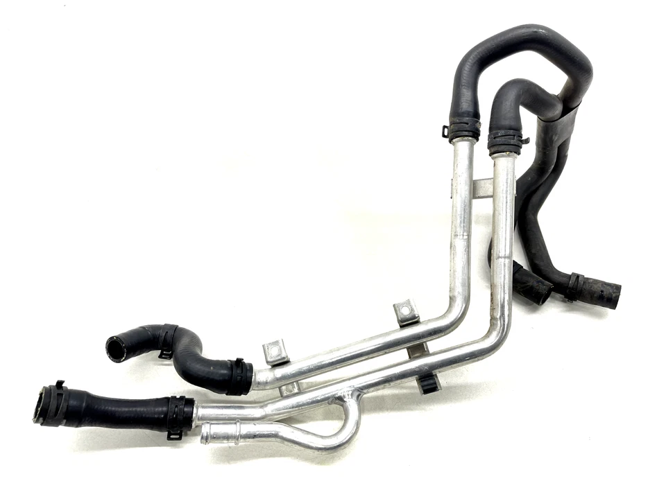 Manguera línea refrigerante lado izquierdo motor 4,8 L Porsche Cayenne S 2011-2016 7P5121065 Foto 4 de 4