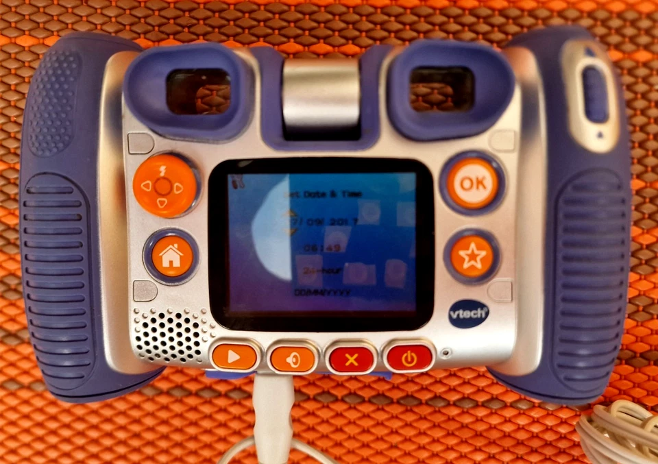 VTech ' Kidizoom Twist Connect Camera Blue ' 2.0MP 4X Digital Zoom + USB Charger - Image 4 of 4