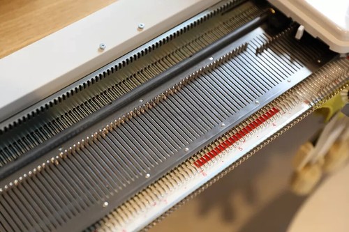 Silver Reed Brand New SK280 Knitting Machine for Garments 4.5mm 5.6G - Picture 13 of 17