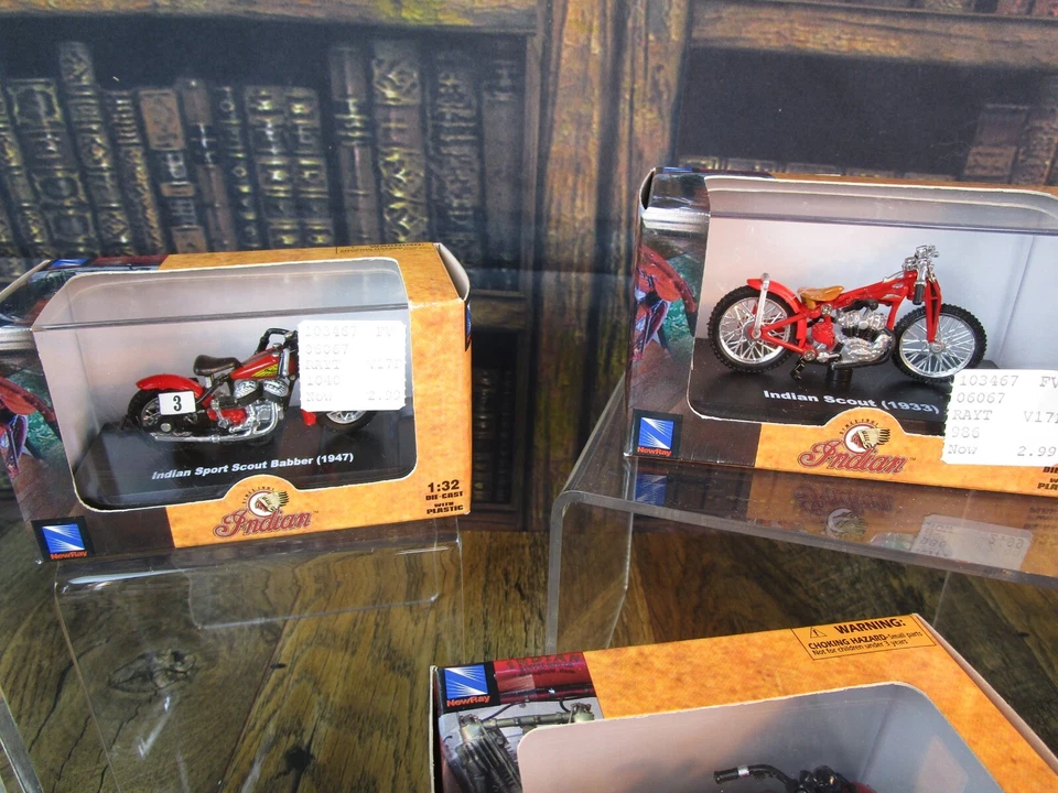 Lot 6 BRAND NEW 1/32 Scale INDIAN Die-Cast & Plastic Motorcycle Models NEW-RAY - Image 3 of 4