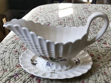 Spode Copeland WICKER LANEGravy Boat Attached Underplate