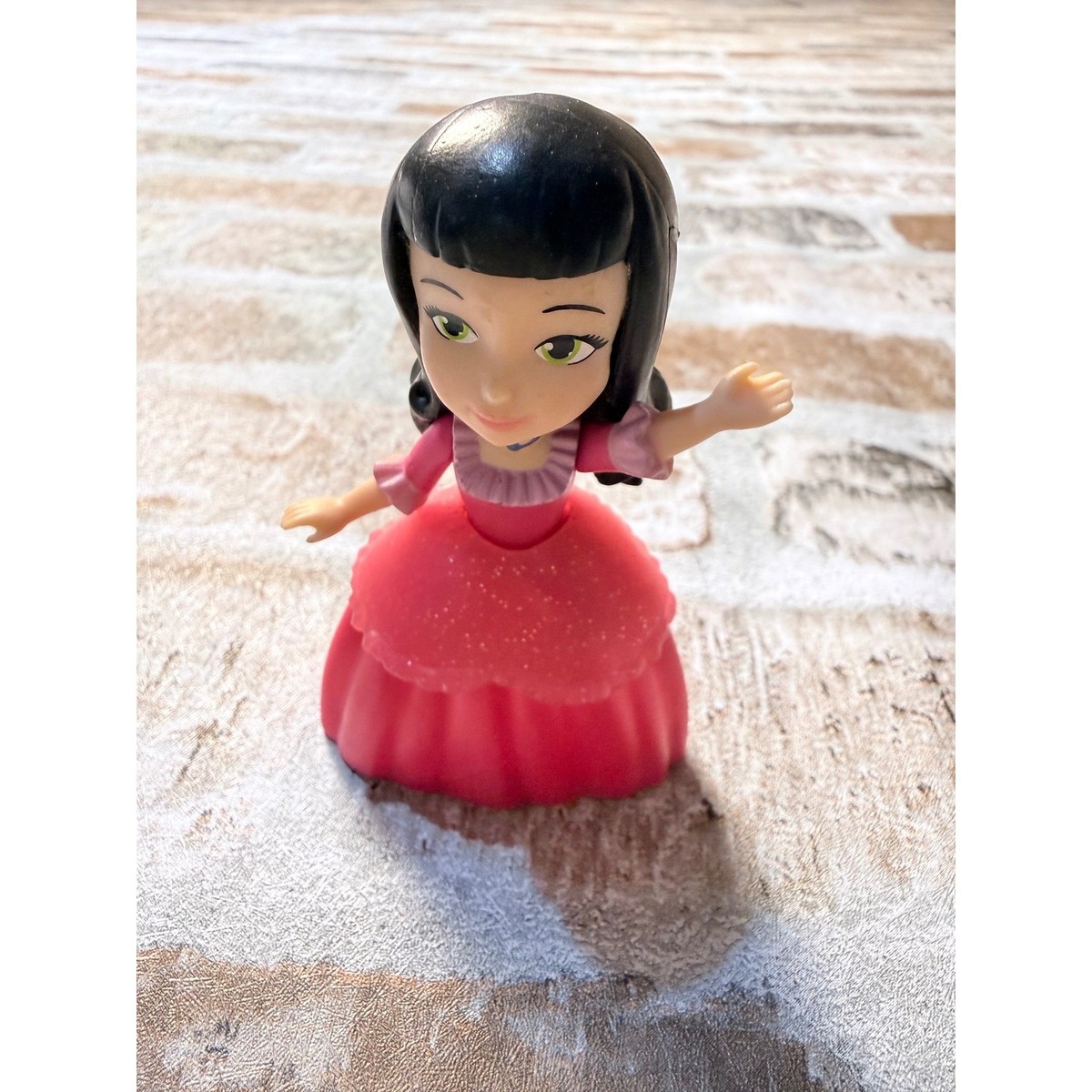 sofia the first red dress  Recreate Queen Mirandas Red Gown Look in Dress to Impress