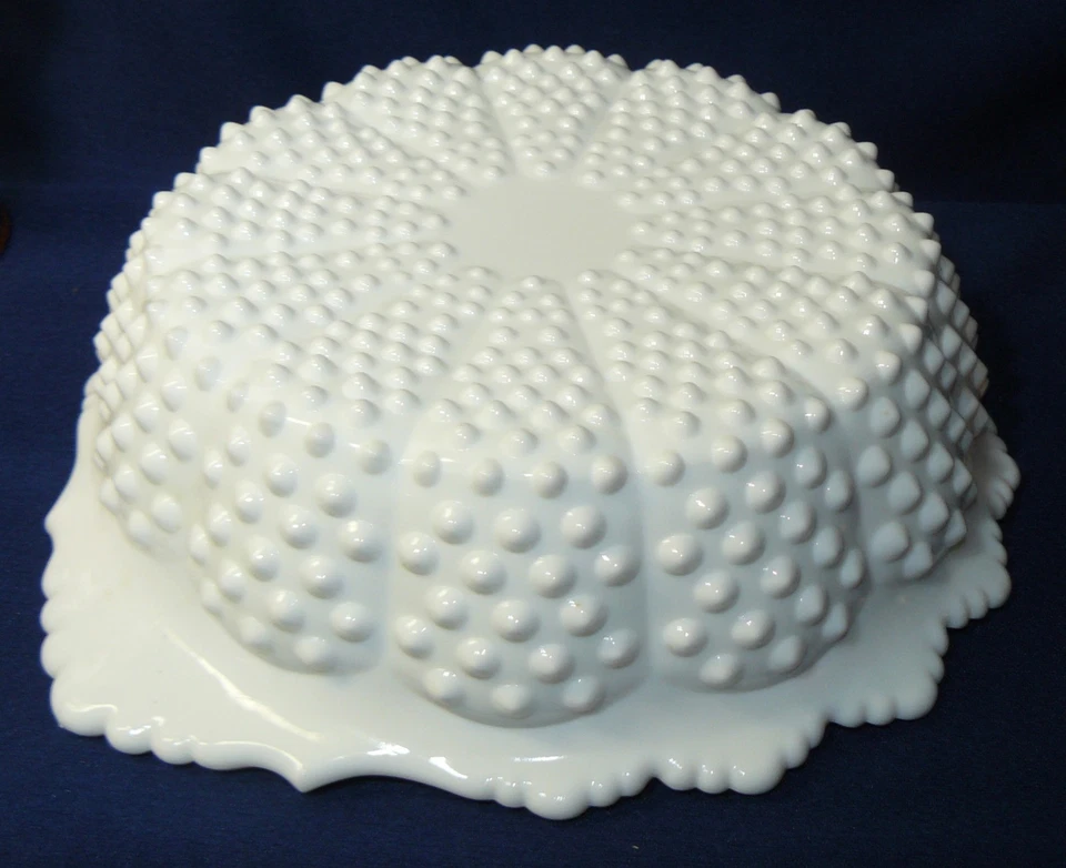 Fenton Hobnail 牛奶玻璃芯片 'n Dip - 3922 MI — 第 3/4 张图片