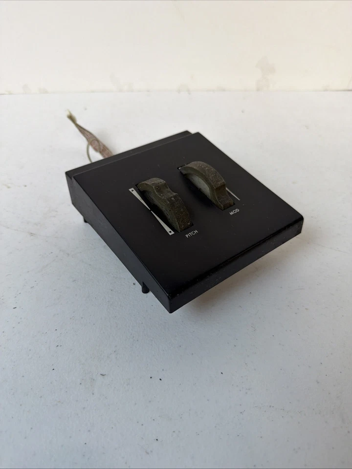 Moog LHC Assembly Pitch Bend And Modulation Levers ￼ - Image 3 of 4