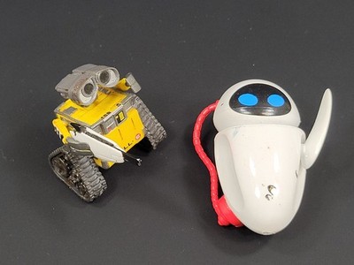 Wall-E Disney Pixar Lot THINKWAY Authentic Movie Gun Arm Wall-E & Eve Figures