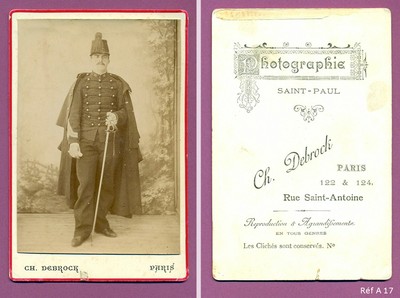 CDV Ancien - Militaire Du 12ème Régiment, Assis Avec Arme Et Gants - Photo Ancienne