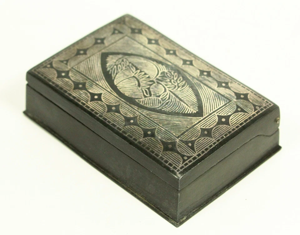 = Antiguo ea. Bidar de trabajo Bidri India Niello de 1900 plata en estaño caja de tabaco Foto 4 de 4