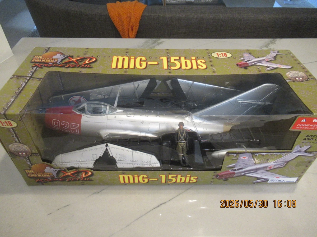 21st Century Toys Plastic 1:18 Scale Diecast Aircraft & Spacecraft