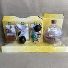 MGA Miniverse Make It Mini Potions Harry Potter (NEW) Cauldron Viles Table Cork+