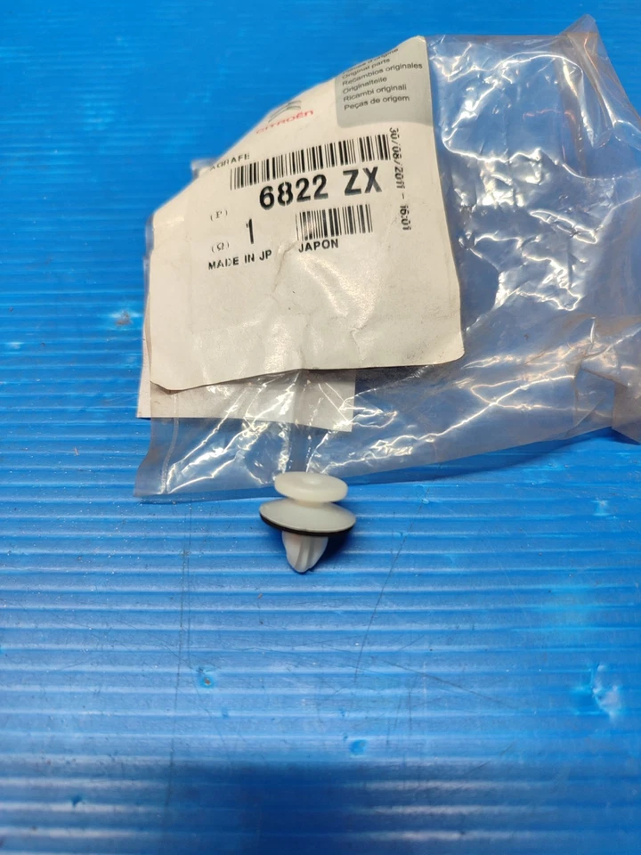 Agrafe de fixation de déflecteur de coffre pour: Peugeot: 4007 - Photo 1/1