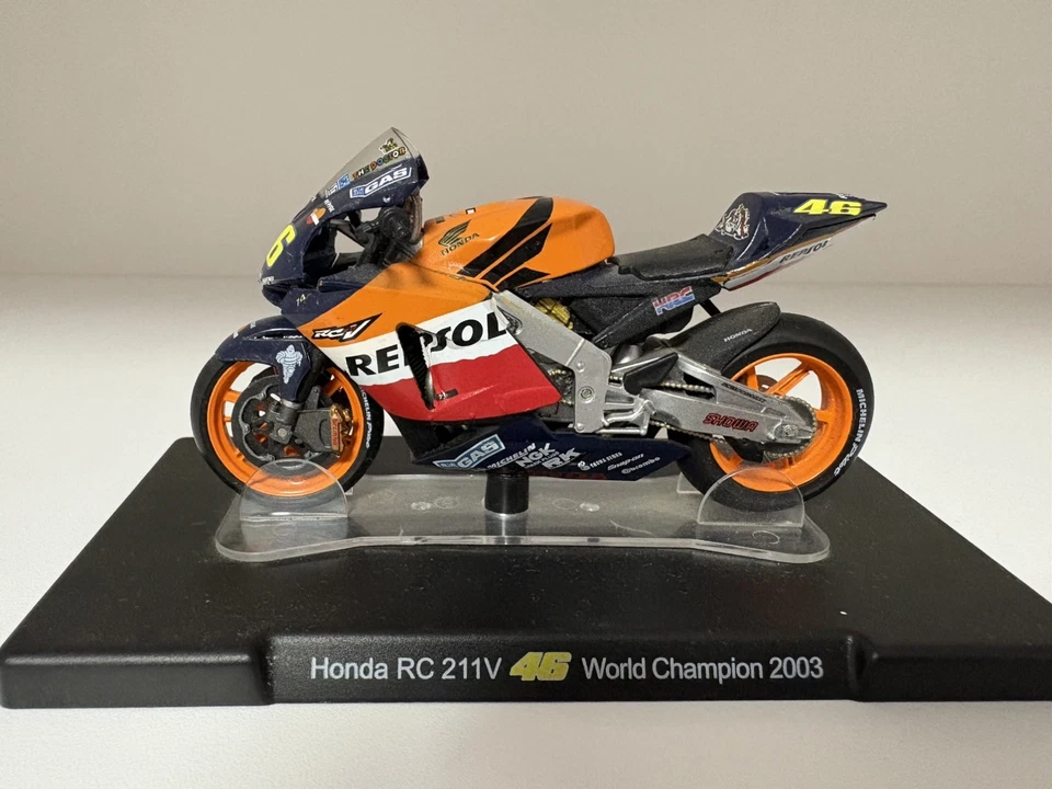 Motocicletas Valentino Rossi 1/18 Foto 3 de 4