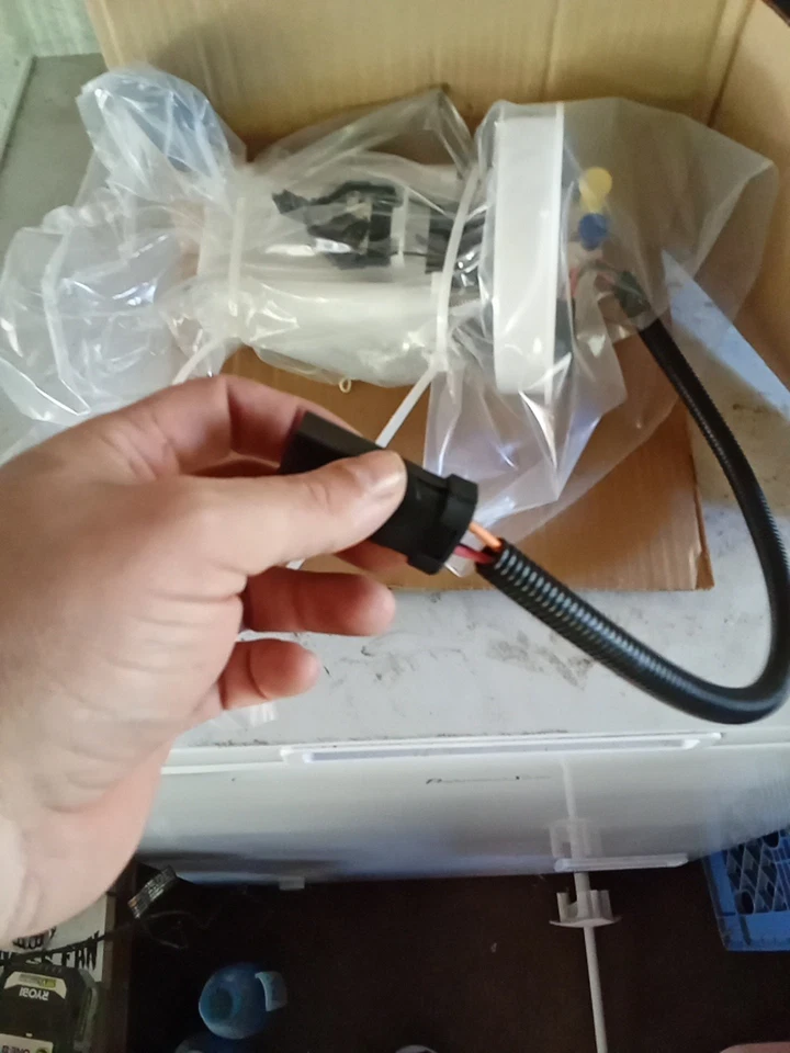 Jeep Grand Cherokee edición especial nuevo Bomba de combustible The Box Foto 2 de 4