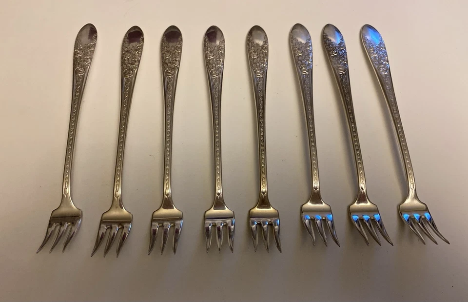 "Juego de 8 tenedores de cóctel International Silver Co plateados ROSE AND LEAF 6""" Foto 2 de 4