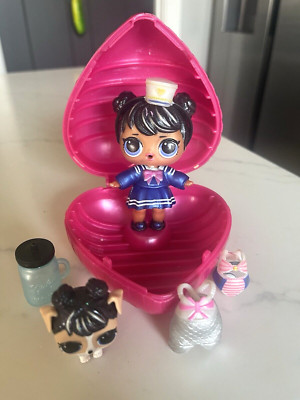 LOL Bubbly Surprise Doll Sailor  QT Q.T. Pet Color Change Sailor Puppy
