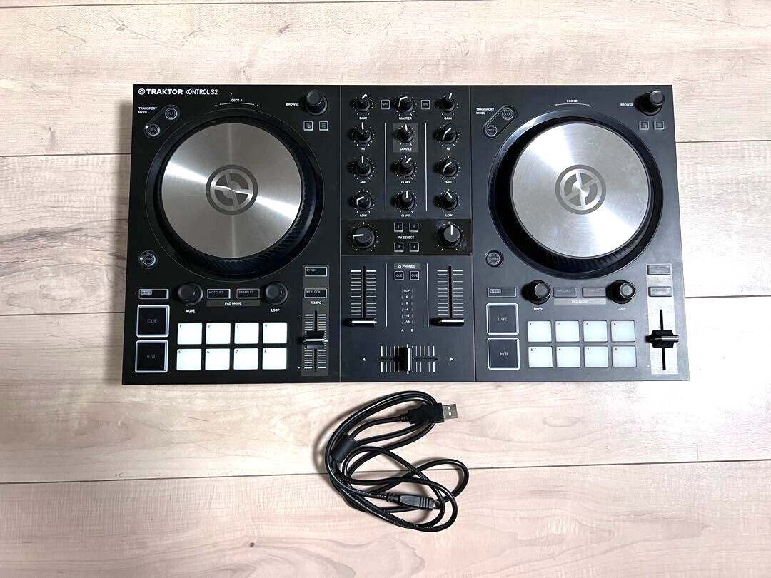 Native Instruments Traktor Kontrol S2 MK3 2-Channel DJ Controller