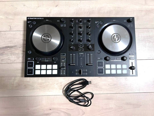 Native Instruments Traktor Kontrol S2 MK3 2-Channel DJ Controller S2MK3