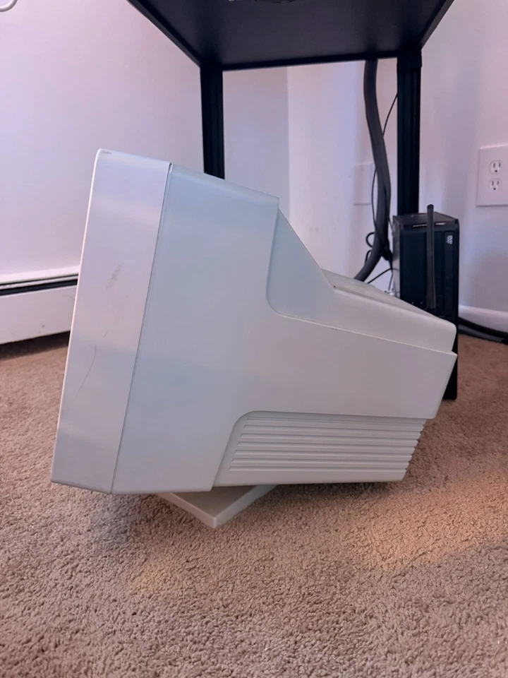 Daewoo CMC-1700M CRT PC Monitor 16" Viewable Rare Display for Retro PC Build - Image 2 of 3