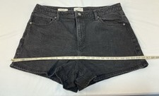 Universal Thread Black Denim Jean Shorts Button Fly Midi Sz 18