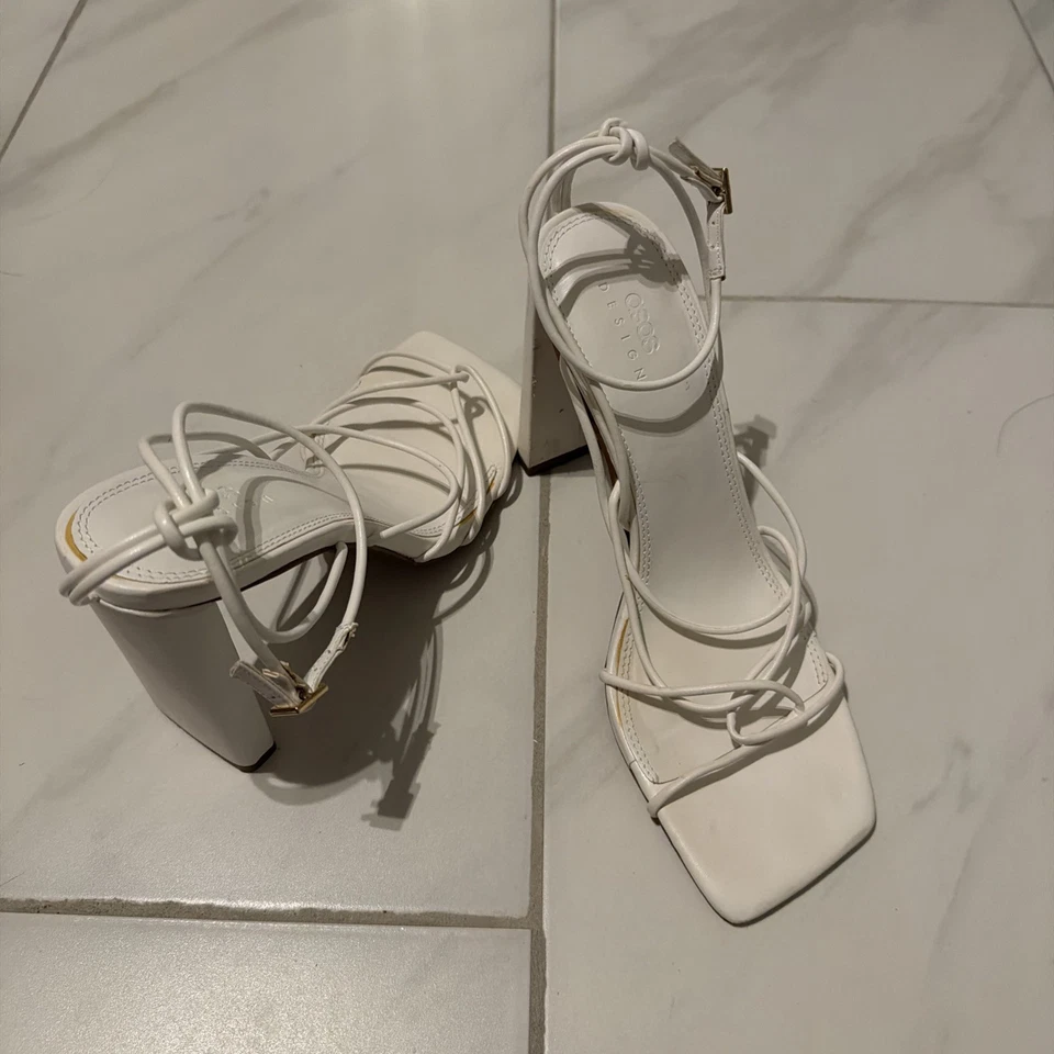 Asos Design,二手,一对白色绑带粗跟凉鞋,尺寸 US 8 — 第 3/4 张图片