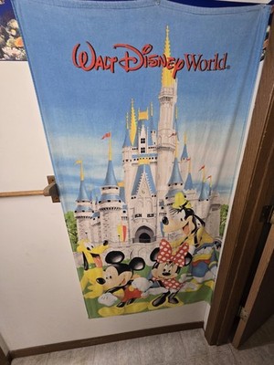 WALT DISNEY WORLD BEACH TOWEL MICKEY MINNIE DONALD GOOFY PLUTO DONALD DUCK !!!!