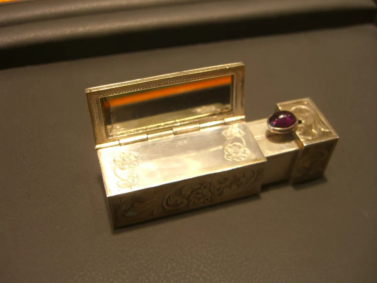 Lipstick holder 2024