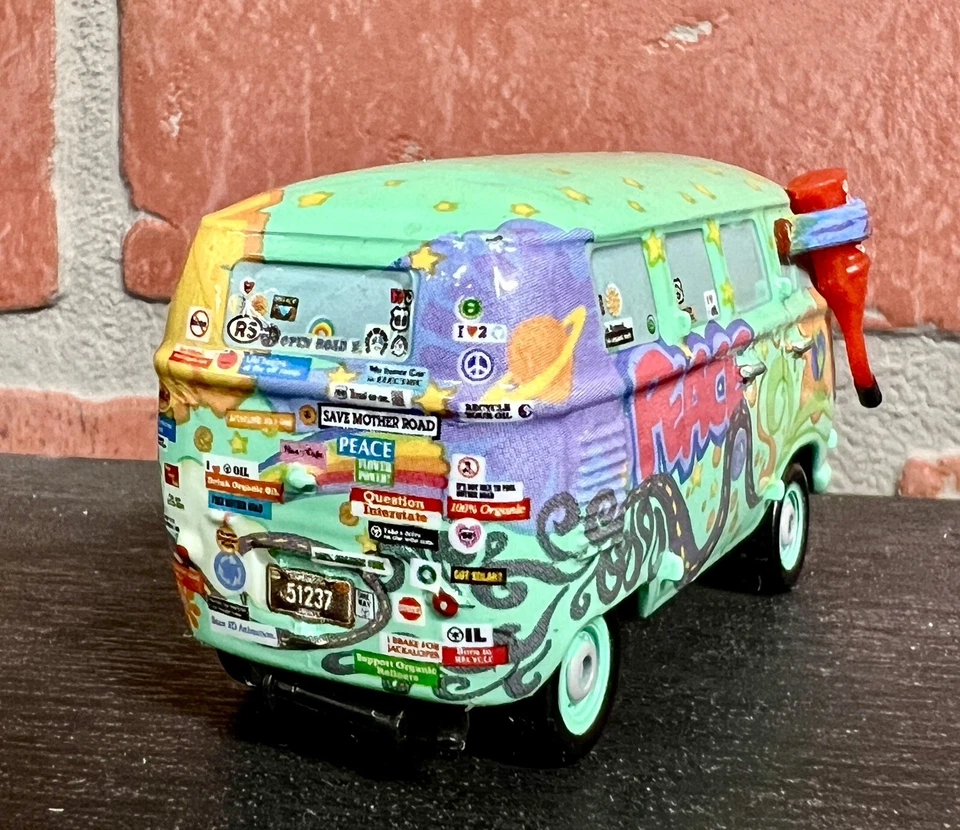 Литые модели автомобилей Pixar Fillmore редкие с оголовьем газовые баллончики состояние товара A Disney - Изображение 4 из 4