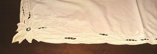 Ricamate white linen rectangular napperon. (70x39 CM) - Picture 3 of 3