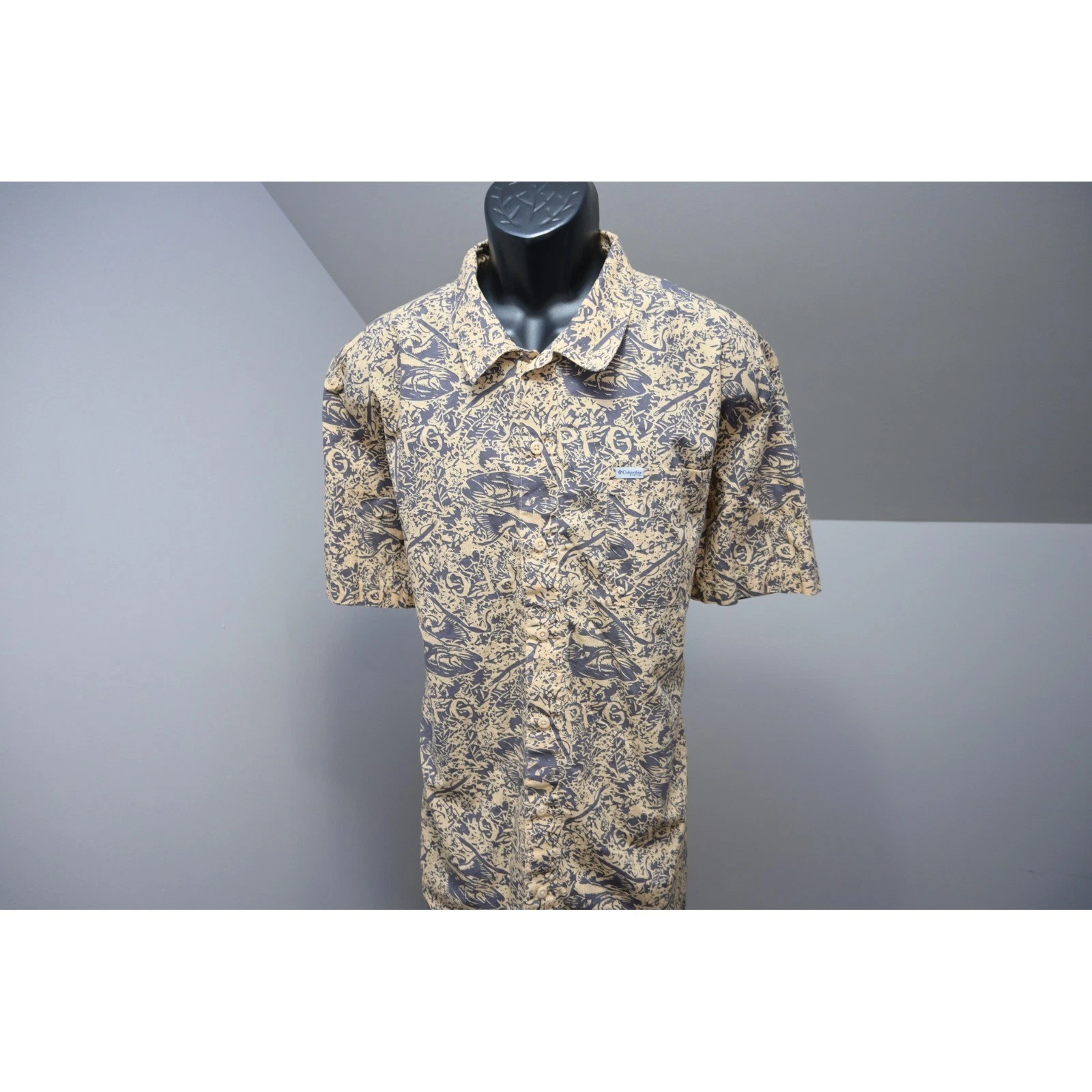Columbia PFG Fishing Shirt Vented Mens XL Gfraphic Fish Print Short Sleeve EUC