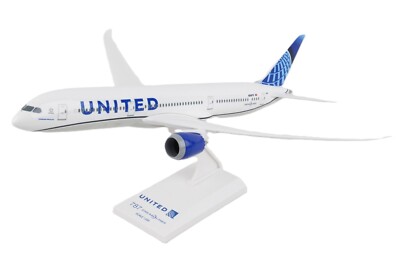 Skymarks SKR1046 United Boeing 787-900 New Hue N24976 Desk Model 1/200 Airplane