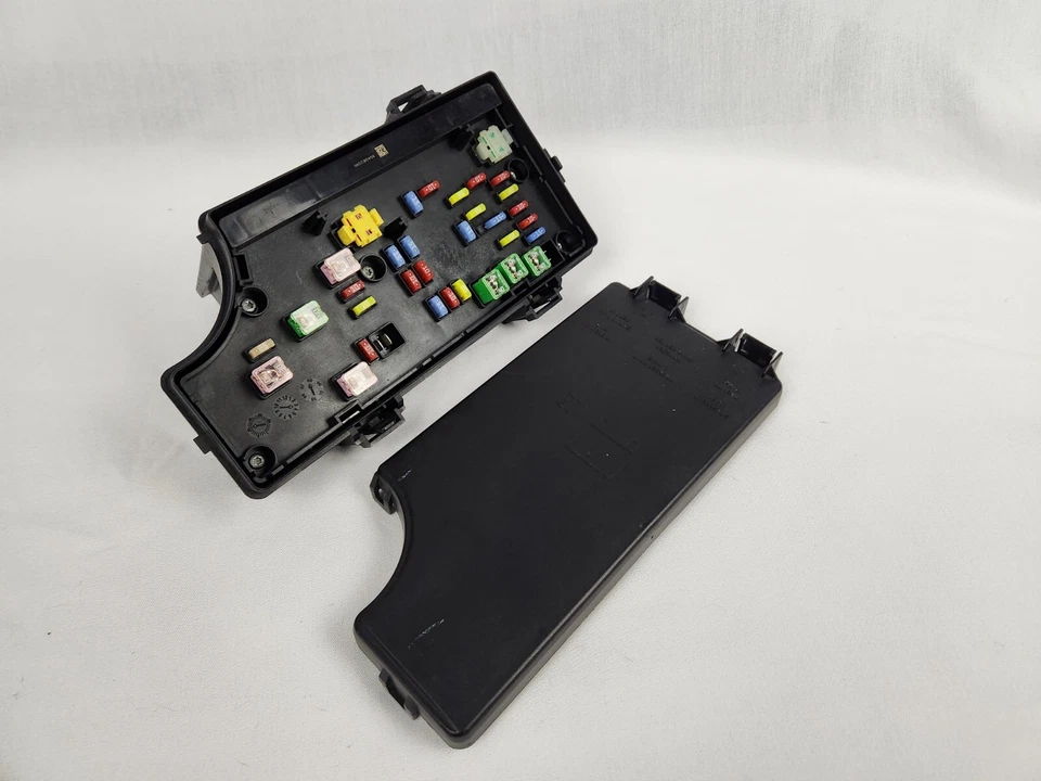 🏅 Jeep Patriot Compass 2008 2009 Dodge Caliber TIPM caja de relé de fusibles 68028007 🏅 Foto 3 de 4