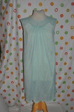 vintage HENSON KICKERNICK blue rose adorned night gown nylon WOMEN MEDIUM EUC